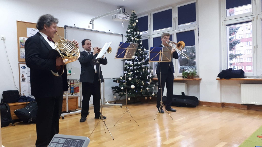  W ramach spotkań muzycznych w Krainie Pani Muzyki organizowanych przez Lubuskie Biuro Koncertowe w naszym przedszkolu odbędzie się koncert muzyczny pt. &bdquo;O rogu, kt&oacute;ry nie bodzie i innych instrumentach&rdquo;.