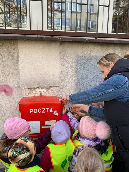 W ramach obchodzonego ostatnio "Dnia Poczty Polskiej" Grupa SMERF&Oacute;W, wybrała się na wycieczkę do Urzędu Pocztowego w Polkowicach. Dziękujemy 🫶🫶