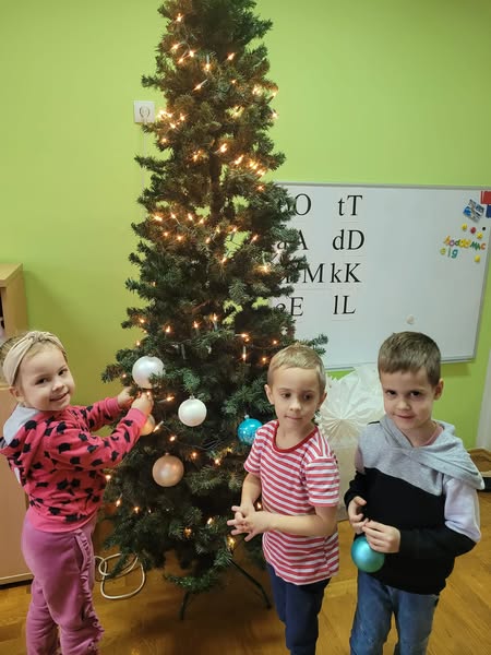 Przygotowania do świąt🎄 i wizyty św. Mikołaja🎅 w grupie Biedronek🐞 trwają w najlepsze😊