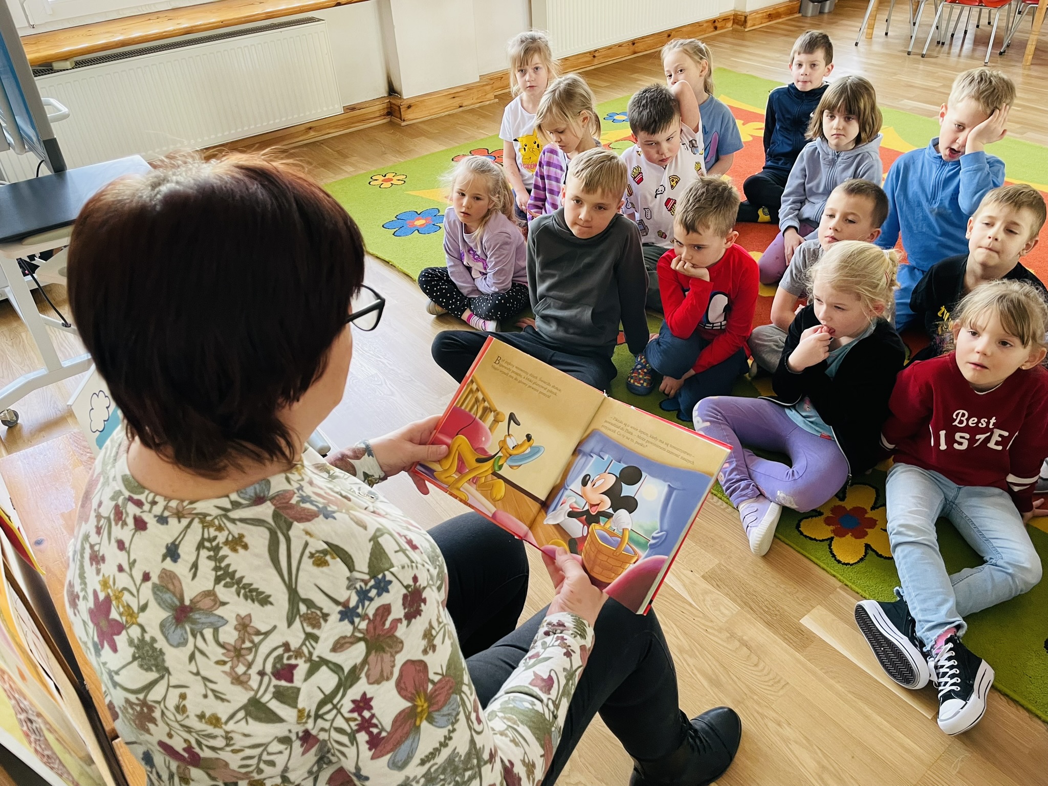 "Poranki z Biblioteką"