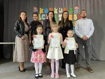 Dzieci z Oddziału Przedszkolnego w Tarnówku uczestniczyły w Konkursie Recytatorskim   ,, Zdrowie w poezji i literaturze” zorganizowanym przez Przedszkole Gminne w Rudnej 🥰   👉Lenka w kat.3-4 latki - III miejsce 🏆 👉 Natalka w kat. 5-6 latki - II miejsce 🏆 👉Lenka w kat. 5-6 latki otrzymała nagrodę za udział. Gratulujemy 👏👏👏👏👏👏👏👏💗