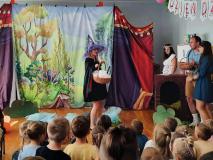Przedstawienie teatralne pt. "W Krainie Baśni”