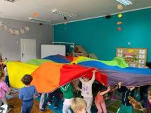 zajęciach taneczno- rytmicznych “Akademia Rysia”.