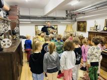 Żywa lekcja historii w Piwnicy pod Piastowskim Orłem w ramach akcji Szkoła pamięta 2022