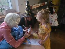 Co nas spotka w przyszłości?  😉 .Zabawa Andrzejkowa w grupie "Biedronki".