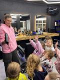 Wizyta przedszkolaków z Przedszkola Miejskiego nr 5 w Polkowicach, w salonie Na Ostro Barbershop Polkowice