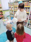 Przedszkolaki w bibliotece