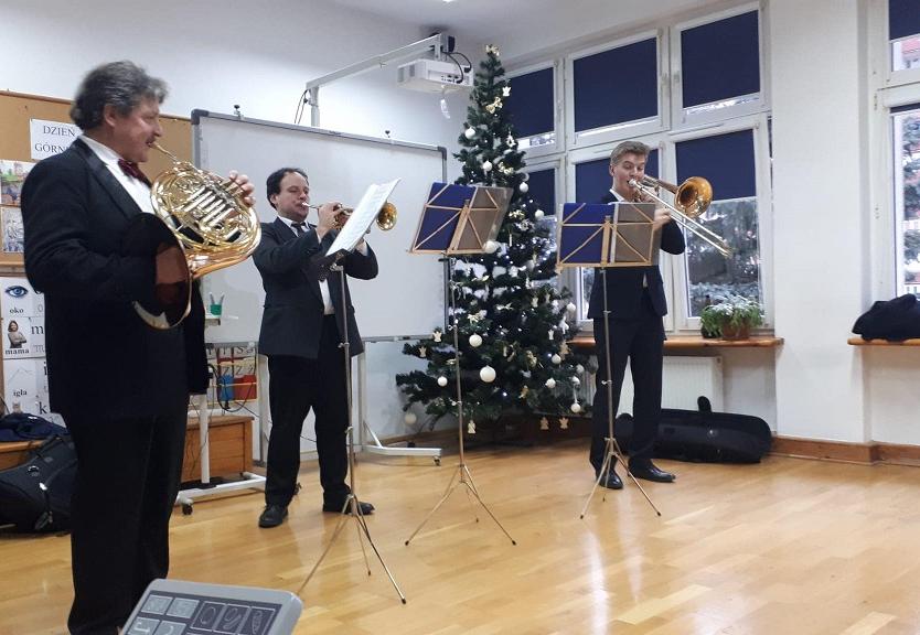  W ramach spotkań muzycznych w Krainie Pani Muzyki organizowanych przez Lubuskie Biuro Koncertowe w naszym przedszkolu odbędzie się koncert muzyczny pt. „O rogu, który nie bodzie i innych instrumentach”.