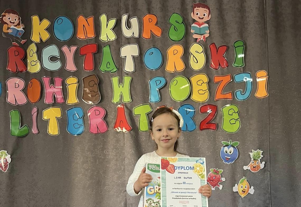 Dzieci z Oddziału Przedszkolnego w Tarnówku uczestniczyły w Konkursie Recytatorskim   ,, Zdrowie w poezji i literaturze” zorganizowanym przez Przedszkole Gminne w Rudnej 🥰   👉Lenka w kat.3-4 latki - III miejsce 🏆 👉 Natalka w kat. 5-6 latki - II miejsce 🏆 👉Lenka w kat. 5-6 latki otrzymała nagrodę za udział. Gratulujemy 👏👏👏👏👏👏👏👏💗