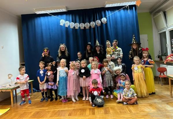 Co nas spotka w przyszłości?  😉 .Zabawa Andrzejkowa w grupie "Biedronki".